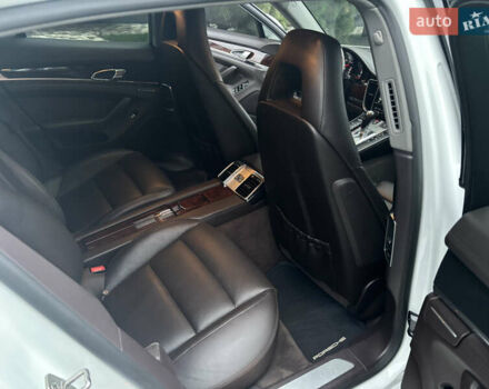 Белый Порше Панамера, объемом двигателя 3.61 л и пробегом 137 тыс. км за 22500 $, фото 18 на Automoto.ua