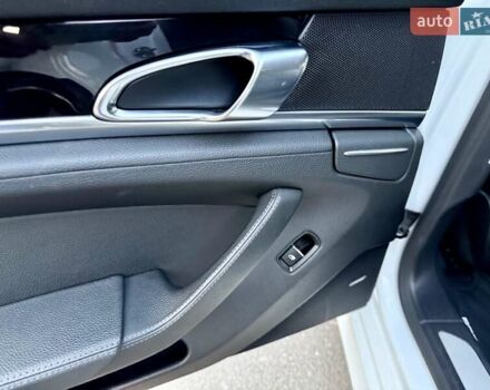 Белый Порше Панамера, объемом двигателя 3 л и пробегом 146 тыс. км за 29999 $, фото 96 на Automoto.ua