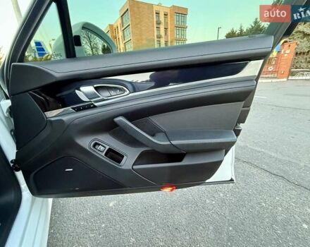 Белый Порше Панамера, объемом двигателя 3 л и пробегом 146 тыс. км за 29999 $, фото 105 на Automoto.ua