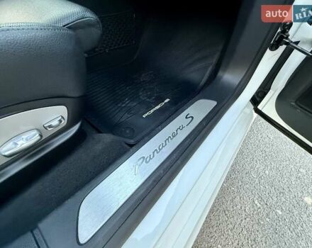 Белый Порше Панамера, объемом двигателя 3 л и пробегом 146 тыс. км за 29999 $, фото 108 на Automoto.ua