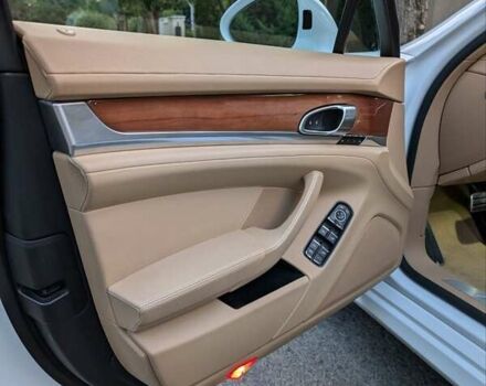 Білий Порше Panamera, об'ємом двигуна 3 л та пробігом 136 тис. км за 30000 $, фото 27 на Automoto.ua