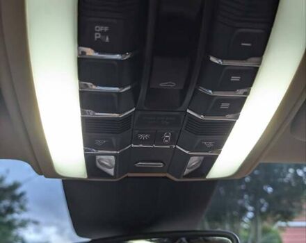Білий Порше Panamera, об'ємом двигуна 3 л та пробігом 136 тис. км за 30000 $, фото 49 на Automoto.ua