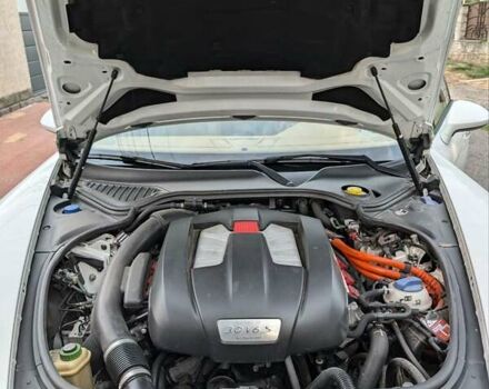 Білий Порше Panamera, об'ємом двигуна 3 л та пробігом 136 тис. км за 30000 $, фото 51 на Automoto.ua