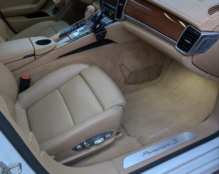 Білий Порше Panamera, об'ємом двигуна 3 л та пробігом 136 тис. км за 30000 $, фото 37 на Automoto.ua
