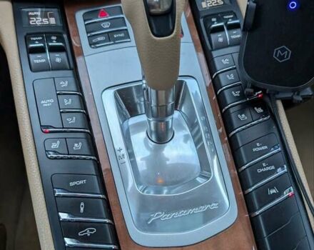 Білий Порше Panamera, об'ємом двигуна 3 л та пробігом 136 тис. км за 30000 $, фото 56 на Automoto.ua