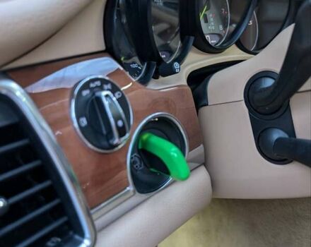 Білий Порше Panamera, об'ємом двигуна 3 л та пробігом 136 тис. км за 30000 $, фото 48 на Automoto.ua