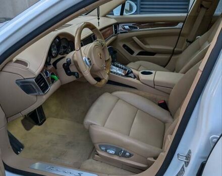 Білий Порше Panamera, об'ємом двигуна 3 л та пробігом 136 тис. км за 30000 $, фото 28 на Automoto.ua