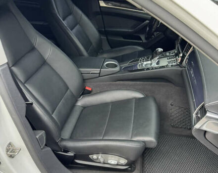 Білий Порше Panamera, об'ємом двигуна 3.61 л та пробігом 97 тис. км за 25500 $, фото 17 на Automoto.ua