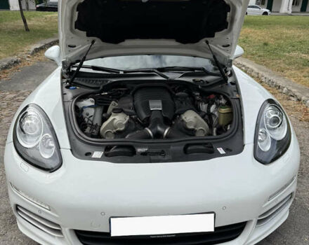 Білий Порше Panamera, об'ємом двигуна 3.61 л та пробігом 97 тис. км за 25500 $, фото 12 на Automoto.ua