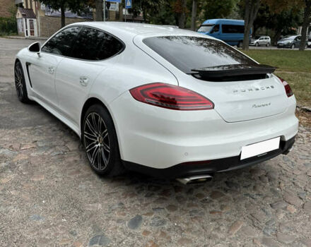 Білий Порше Panamera, об'ємом двигуна 3.61 л та пробігом 97 тис. км за 25500 $, фото 10 на Automoto.ua