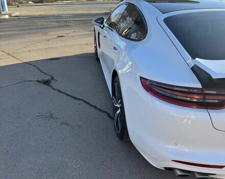 Белый Порше Панамера, объемом двигателя 2.89 л и пробегом 147 тыс. км за 65000 $, фото 2 на Automoto.ua