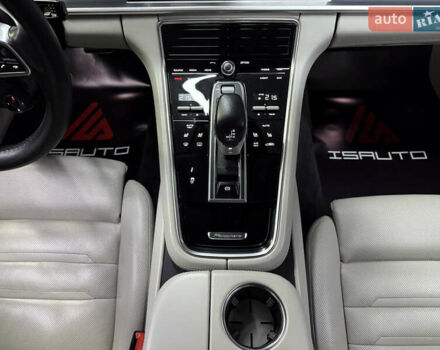 Белый Порше Панамера, объемом двигателя 2.89 л и пробегом 136 тыс. км за 51500 $, фото 26 на Automoto.ua