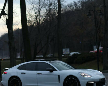 Белый Порше Панамера, объемом двигателя 3 л и пробегом 127 тыс. км за 47500 $, фото 3 на Automoto.ua