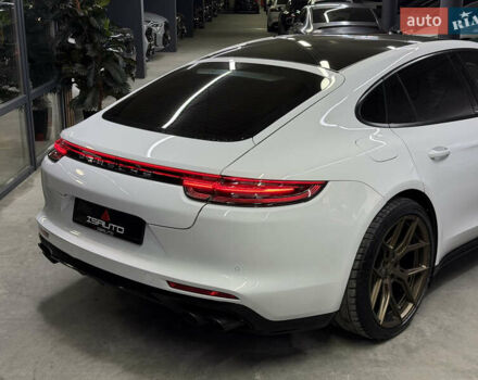 Білий Порше Panamera, об'ємом двигуна 2.89 л та пробігом 42 тис. км за 67500 $, фото 15 на Automoto.ua