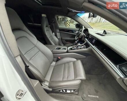 Білий Порше Panamera, об'ємом двигуна 2.89 л та пробігом 43 тис. км за 66499 $, фото 52 на Automoto.ua