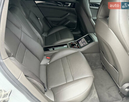 Білий Порше Panamera, об'ємом двигуна 2.89 л та пробігом 43 тис. км за 66499 $, фото 39 на Automoto.ua