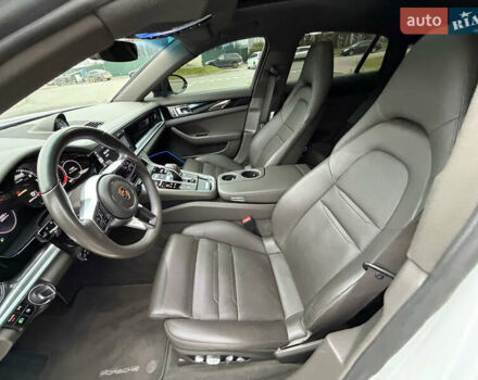 Білий Порше Panamera, об'ємом двигуна 2.89 л та пробігом 43 тис. км за 66499 $, фото 32 на Automoto.ua