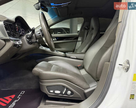 Білий Порше Panamera, об'ємом двигуна 2.89 л та пробігом 42 тис. км за 67500 $, фото 19 на Automoto.ua