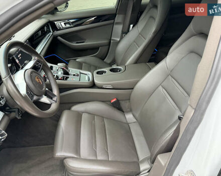 Білий Порше Panamera, об'ємом двигуна 2.89 л та пробігом 43 тис. км за 66499 $, фото 31 на Automoto.ua