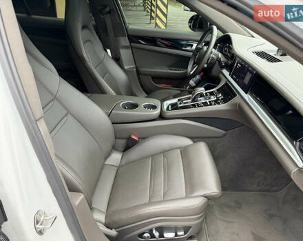 Білий Порше Panamera, об'ємом двигуна 2.89 л та пробігом 43 тис. км за 66499 $, фото 51 на Automoto.ua