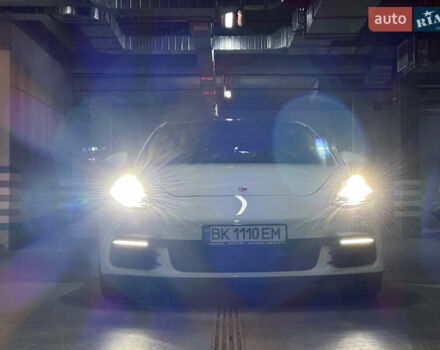 Білий Порше Panamera, об'ємом двигуна 3 л та пробігом 79 тис. км за 59900 $, фото 3 на Automoto.ua