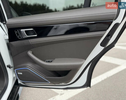 Білий Порше Panamera, об'ємом двигуна 2.89 л та пробігом 43 тис. км за 66499 $, фото 38 на Automoto.ua