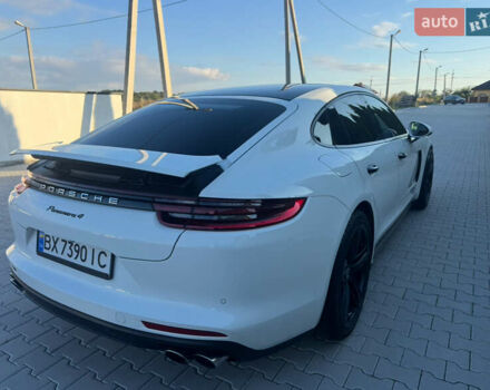 Білий Порше Panamera, об'ємом двигуна 3 л та пробігом 104 тис. км за 49500 $, фото 1 на Automoto.ua