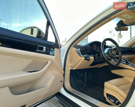 Білий Порше Panamera, об'ємом двигуна 3 л та пробігом 79 тис. км за 59900 $, фото 31 на Automoto.ua