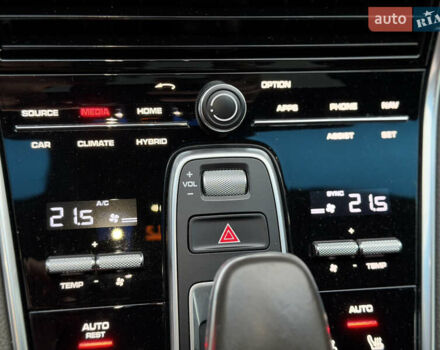 Білий Порше Panamera, об'ємом двигуна 2.89 л та пробігом 43 тис. км за 66499 $, фото 26 на Automoto.ua