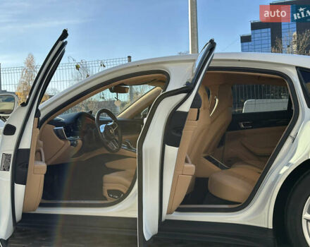 Білий Порше Panamera, об'ємом двигуна 3 л та пробігом 79 тис. км за 59900 $, фото 41 на Automoto.ua