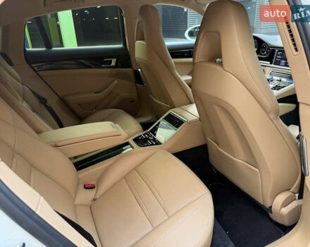 Білий Порше Panamera, об'ємом двигуна 2.9 л та пробігом 100 тис. км за 64000 $, фото 15 на Automoto.ua