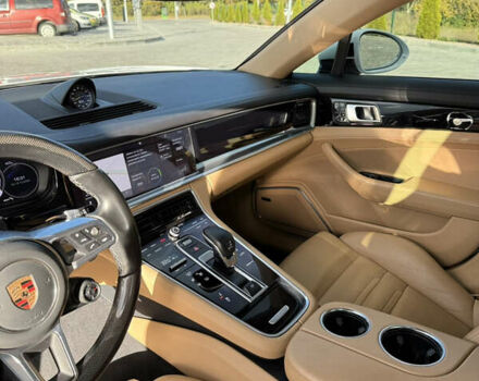 Білий Порше Panamera, об'ємом двигуна 2.89 л та пробігом 60 тис. км за 75000 $, фото 26 на Automoto.ua