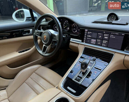 Білий Порше Panamera, об'ємом двигуна 2.9 л та пробігом 100 тис. км за 64000 $, фото 10 на Automoto.ua