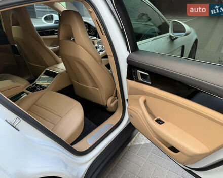 Білий Порше Panamera, об'ємом двигуна 2.9 л та пробігом 100 тис. км за 64000 $, фото 14 на Automoto.ua