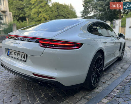 Белый Порше Панамера, объемом двигателя 3 л и пробегом 104 тыс. км за 49900 $, фото 2 на Automoto.ua