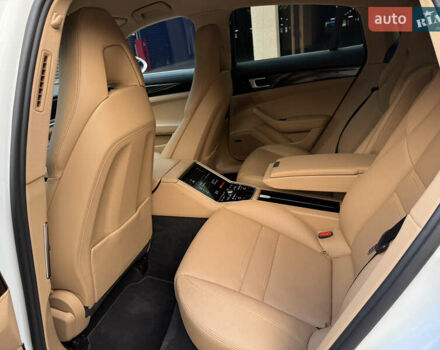 Білий Порше Panamera, об'ємом двигуна 2.9 л та пробігом 100 тис. км за 64000 $, фото 17 на Automoto.ua