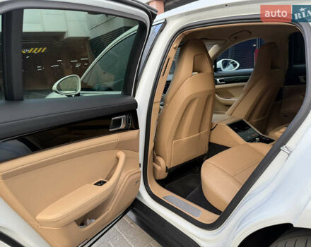 Білий Порше Panamera, об'ємом двигуна 2.9 л та пробігом 100 тис. км за 64000 $, фото 16 на Automoto.ua