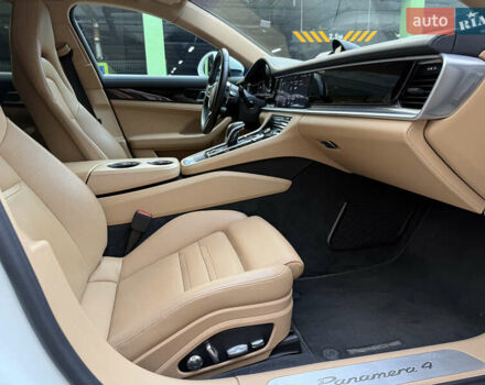 Білий Порше Panamera, об'ємом двигуна 2.9 л та пробігом 100 тис. км за 64000 $, фото 13 на Automoto.ua