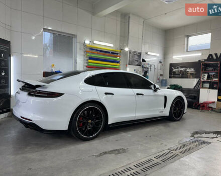 Белый Порше Панамера, объемом двигателя 4 л и пробегом 47 тыс. км за 89900 $, фото 2 на Automoto.ua