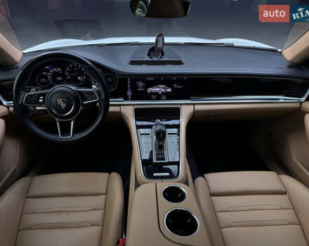 Білий Порше Panamera, об'ємом двигуна 3 л та пробігом 49 тис. км за 58000 $, фото 21 на Automoto.ua