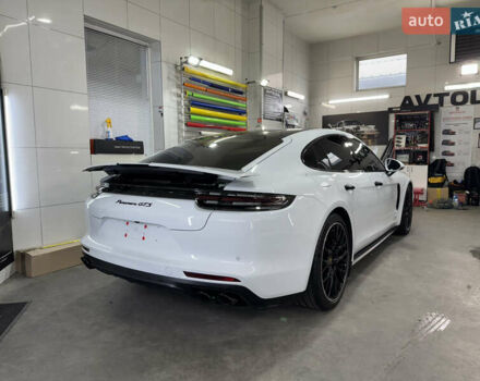 Белый Порше Панамера, объемом двигателя 4 л и пробегом 47 тыс. км за 89900 $, фото 3 на Automoto.ua