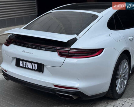 Білий Порше Panamera, об'ємом двигуна 3 л та пробігом 49 тис. км за 56000 $, фото 15 на Automoto.ua