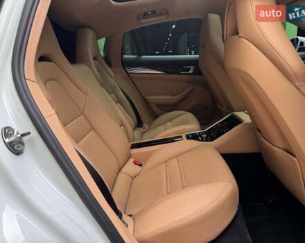 Білий Порше Panamera, об'ємом двигуна 3 л та пробігом 49 тис. км за 58000 $, фото 44 на Automoto.ua