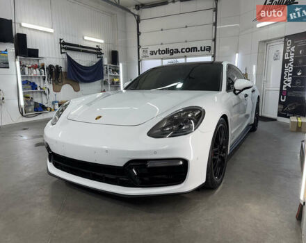 Белый Порше Панамера, объемом двигателя 4 л и пробегом 47 тыс. км за 89900 $, фото 1 на Automoto.ua