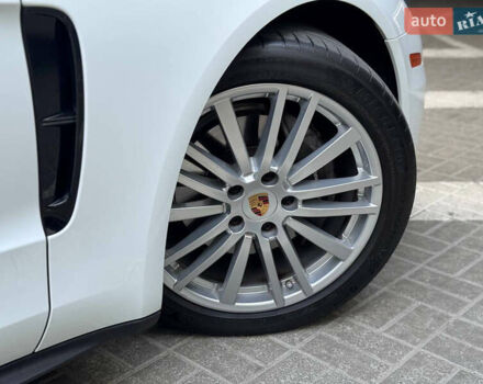 Білий Порше Panamera, об'ємом двигуна 3 л та пробігом 49 тис. км за 56000 $, фото 17 на Automoto.ua