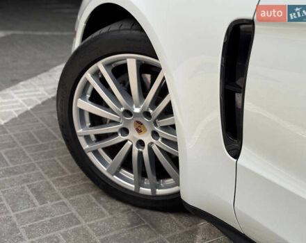 Білий Порше Panamera, об'ємом двигуна 3 л та пробігом 49 тис. км за 58000 $, фото 18 на Automoto.ua