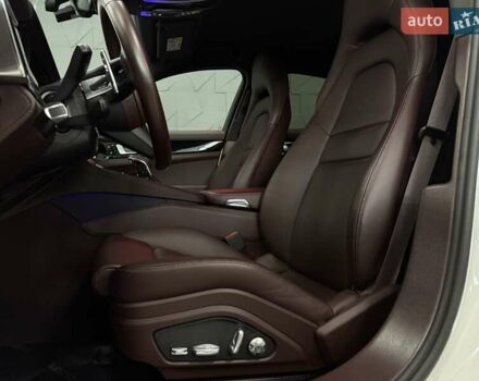 Белый Порше Панамера, объемом двигателя 2.89 л и пробегом 59 тыс. км за 99500 $, фото 53 на Automoto.ua