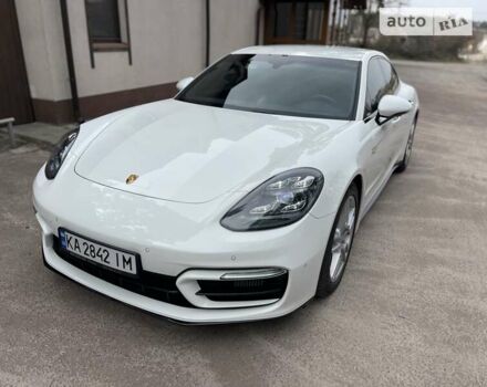 Білий Порше Panamera, об'ємом двигуна 2.89 л та пробігом 39 тис. км за 109000 $, фото 40 на Automoto.ua