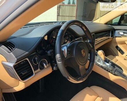 Білий Порше Panamera, об'ємом двигуна 3.6 л та пробігом 80 тис. км за 56000 $, фото 12 на Automoto.ua