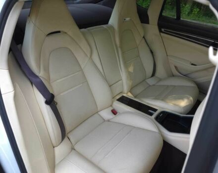 Білий Порше Panamera, об'ємом двигуна 3 л та пробігом 57 тис. км за 30000 $, фото 21 на Automoto.ua